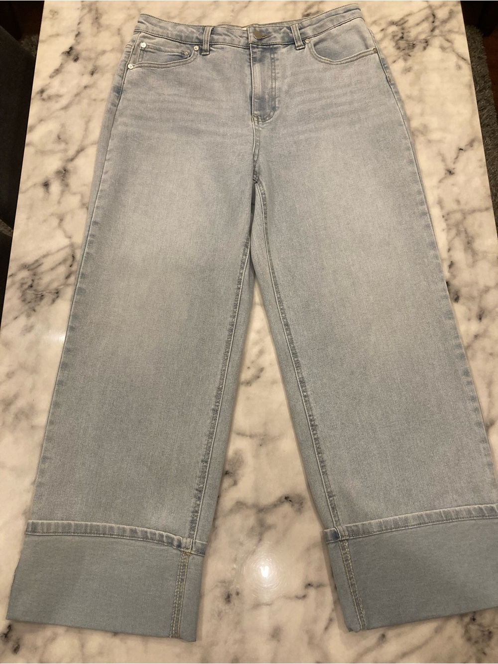 Light Wash Wide-Leg Crop Jeans - Women